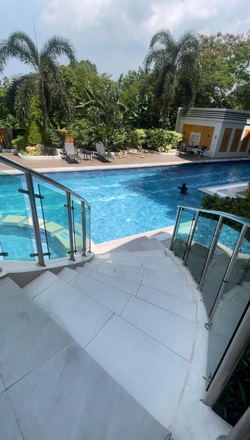 Lancris Residences 2 Bedroom Entire Apartment Near Airport With Pool Paranaque City 外观 照片