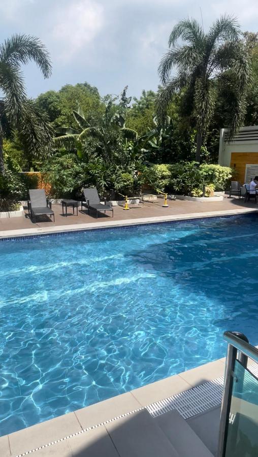 Lancris Residences 2 Bedroom Entire Apartment Near Airport With Pool Paranaque City 外观 照片
